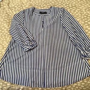 NWOT Pomander Place Top